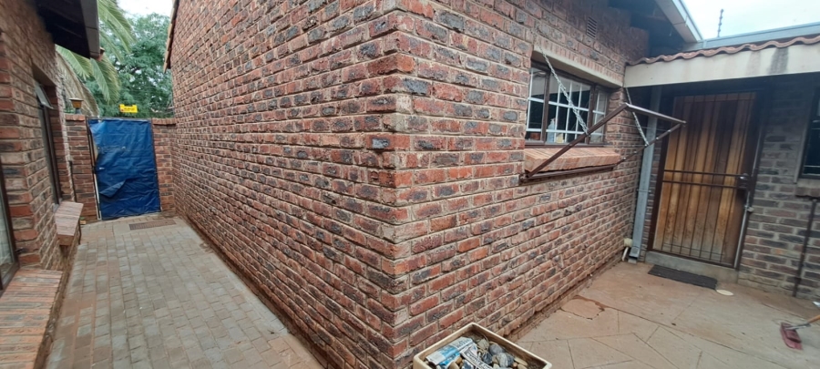 3 Bedroom Property for Sale in Rhodesdene Northern Cape
